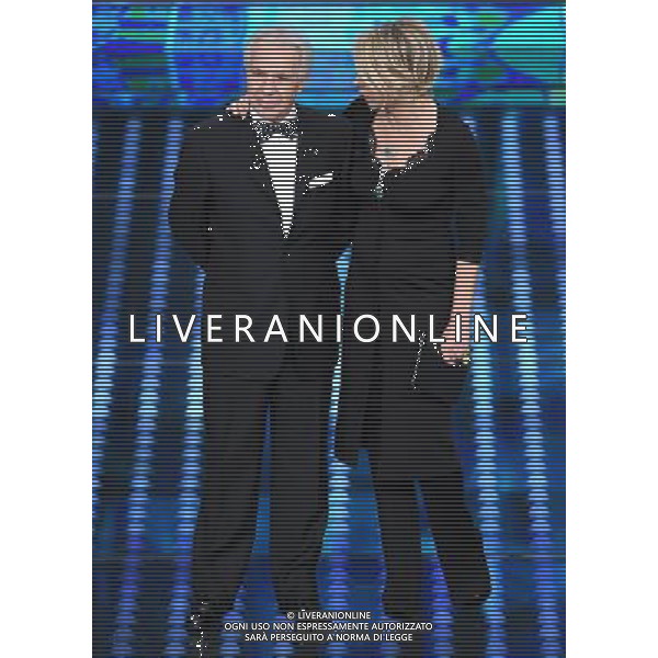 67mo Festival di Sanremo della Canzone Italiana Sanremo (IM) - 08.02.2017 Seconda Serata Nella Foto:Salvatore Nicotra Impiegato modello con Maria De Filippi e Carlo Conti /Ph.Vitez-Ag. Aldo Liverani
