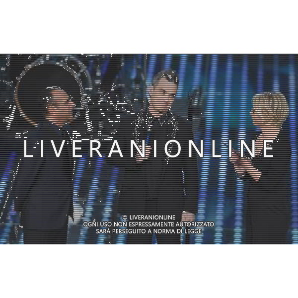 67mo Festival di Sanremo della Canzone Italiana Sanremo (IM) - 08.02.2017 Seconda Serata Nella Foto:Robbie Williams con Maria De Filippi e Carlo Conti /Ph.Vitez-Ag. Aldo Liverani