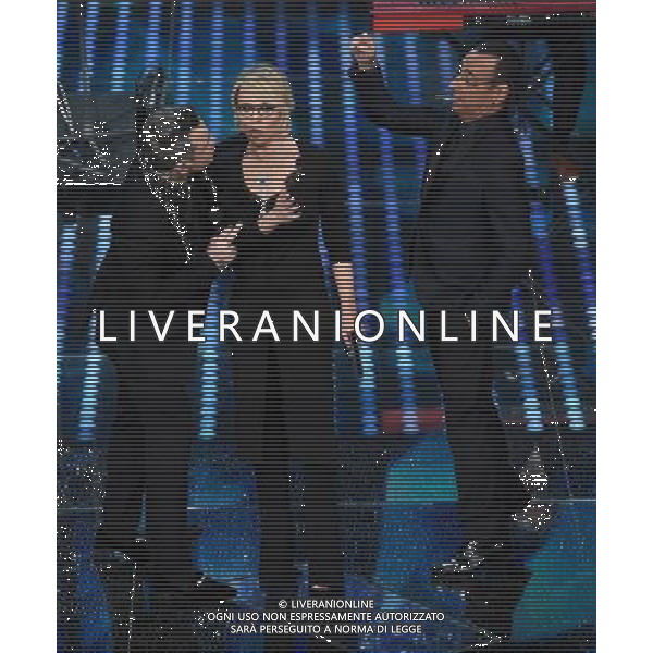 67mo Festival di Sanremo della Canzone Italiana Sanremo (IM) - 08.02.2017 Seconda Serata Nella Foto: carlo conti e Robbie Williams bacia Maria De Filippi /Ph.Vitez-Ag. Aldo Liverani