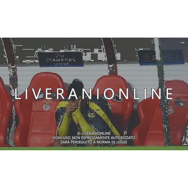 firo : 14.02.2017, Fu§ball, Saison 2016/2017, UEFA, Champions League, CL, CHL, Benfica Lissabon - BVB, Borussia Dortmund Pierre-Emerick Aubameyang of Borussia Dortmund misses a penalty, verschie§, vergibt Elfmeter, nach Auswechslung enttŠuscht auf der Bank $worldrights,Es gelten unsere AGB, einsehbar auf www.firosportphoto.de, ¤ONLY FOR USE IN GERMANY !!!!! Photo : BPI copyright by firo sportphoto: Coesfelder Str. 207 D-48249 DŸlmen www.firosportphoto.de mail@firosportphoto.de (V o l k s b a n k B o c h u m - W i t t e n ) BLZ.: 430 601 29 Kt. Nr.: 341 117 100 Tel:Ê +49-2594-9916004 Fax:Ê+49-2594-9916005 AG ALDO LIVERANI SAS ONLY ITALY