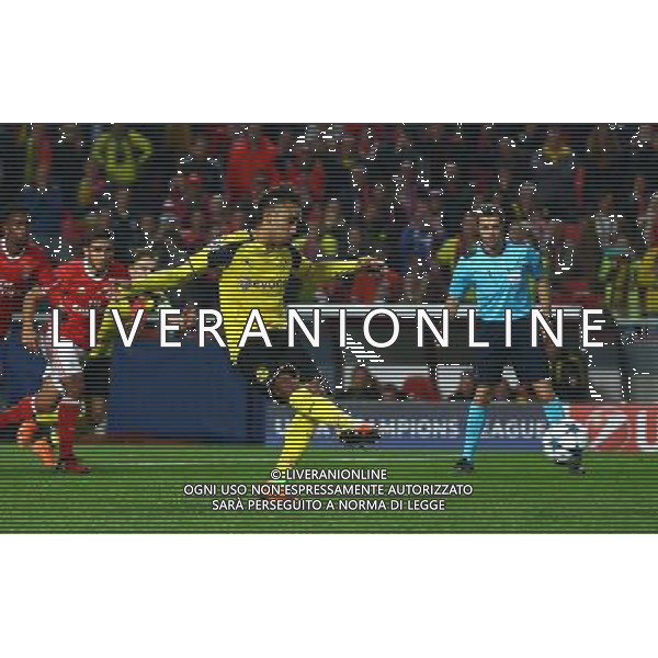 firo : 14.02.2017, Fu§ball, Saison 2016/2017, UEFA, Champions League, CL, CHL, Benfica Lissabon - BVB, Borussia Dortmund Pierre-Emerick Aubameyang of Borussia Dortmund misses a penalty, verschie§, vergibt Elfmeter $worldrights,Es gelten unsere AGB, einsehbar auf www.firosportphoto.de, ¤ONLY FOR USE IN GERMANY !!!!! Photo : BPI copyright by firo sportphoto: Coesfelder Str. 207 D-48249 DŸlmen www.firosportphoto.de mail@firosportphoto.de (V o l k s b a n k B o c h u m - W i t t e n ) BLZ.: 430 601 29 Kt. Nr.: 341 117 100 Tel:Ê +49-2594-9916004 Fax:Ê+49-2594-9916005 AG ALDO LIVERANI SAS ONLY ITALY