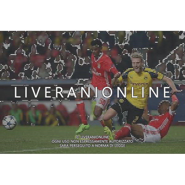 firo : 14.02.2017, Fu§ball, Saison 2016/2017, UEFA, Champions League, CL, CHL, Benfica Lissabon - BVB, Borussia Dortmund 1:0 Nelson Semedo from Portugal (L) with Dortmund\'s forward Andre Schurrle from Germany (C) and Benfica«s defender Luisao from Brazil (R) $worldrights,Es gelten unsere AGB, einsehbar auf www.firosportphoto.de, copyright by firo sportphoto: Coesfelder Str. 207 D-48249 DŸlmen www.firosportphoto.de mail@firosportphoto.de (V o l k s b a n k B o c h u m - W i t t e n ) BLZ.: 430 601 29 Kt. Nr.: 341 117 100 Tel:Ê +49-2594-9916004 Fax:Ê+49-2594-9916005 AG ALDO LIVERANI SAS ONLY ITALY