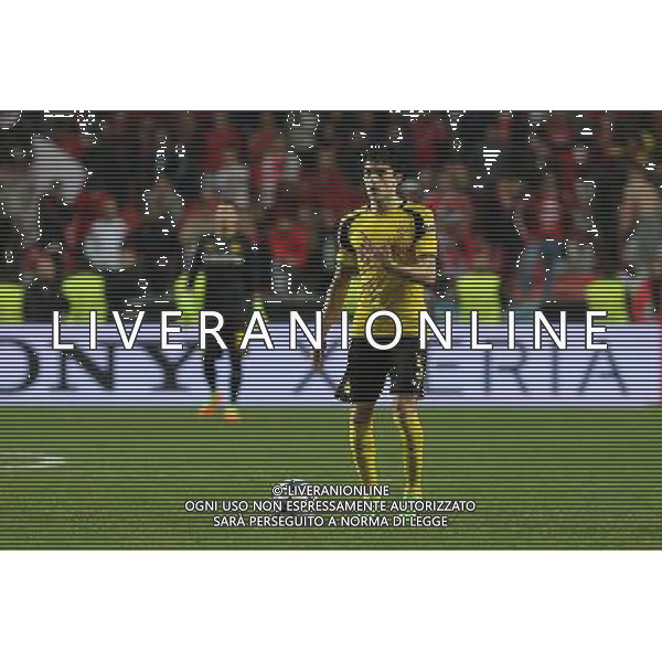 firo : 14.02.2017, Fu§ball, Saison 2016/2017, UEFA, Champions League, CL, CHL, Benfica Lissabon - BVB, Borussia Dortmund 1:0 Marc Bartra, BVB, Einzelaktion, Gestik $worldrights,Es gelten unsere AGB, einsehbar auf www.firosportphoto.de, copyright by firo sportphoto: Coesfelder Str. 207 D-48249 DŸlmen www.firosportphoto.de mail@firosportphoto.de (V o l k s b a n k B o c h u m - W i t t e n ) BLZ.: 430 601 29 Kt. Nr.: 341 117 100 Tel:Ê +49-2594-9916004 Fax:Ê+49-2594-9916005 AG ALDO LIVERANI SAS ONLY ITALY
