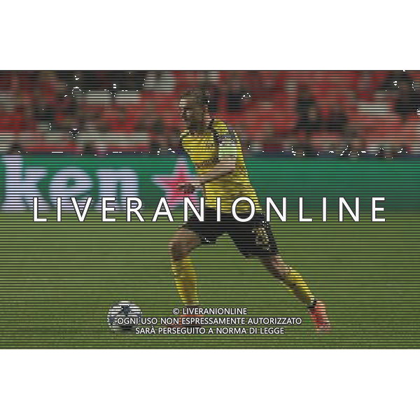 firo : 14.02.2017, Fu§ball, Saison 2016/2017, UEFA, Champions League, CL, CHL, Benfica Lissabon - BVB, Borussia Dortmund 1:0 Marcel Schmelzer, BVB, Einzelaktion $worldrights,Es gelten unsere AGB, einsehbar auf www.firosportphoto.de, copyright by firo sportphoto: Coesfelder Str. 207 D-48249 DŸlmen www.firosportphoto.de mail@firosportphoto.de (V o l k s b a n k B o c h u m - W i t t e n ) BLZ.: 430 601 29 Kt. Nr.: 341 117 100 Tel:Ê +49-2594-9916004 Fax:Ê+49-2594-9916005 AG ALDO LIVERANI SAS ONLY ITALY