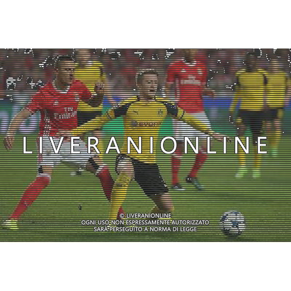 firo : 14.02.2017, Fu§ball, Saison 2016/2017, UEFA, Champions League, CL, CHL, Benfica Lissabon - BVB, Borussia Dortmund 1:0 midfielder Marco Reus (R) and Benfica«s midfielder Ljubomir Fejsa $worldrights,Es gelten unsere AGB, einsehbar auf www.firosportphoto.de, copyright by firo sportphoto: Coesfelder Str. 207 D-48249 DŸlmen www.firosportphoto.de mail@firosportphoto.de (V o l k s b a n k B o c h u m - W i t t e n ) BLZ.: 430 601 29 Kt. Nr.: 341 117 100 Tel:Ê +49-2594-9916004 Fax:Ê+49-2594-9916005 AG ALDO LIVERANI SAS ONLY ITALY