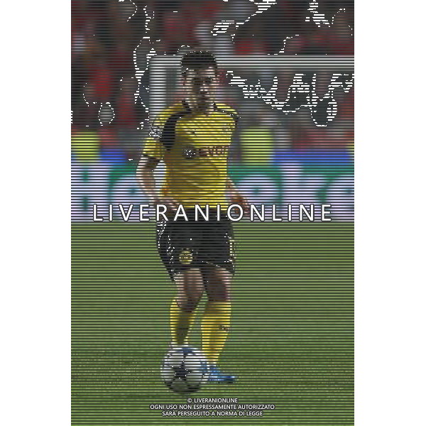 firo : 14.02.2017, Fu§ball, Saison 2016/2017, UEFA, Champions League, CL, CHL, Benfica Lissabon - BVB, Borussia Dortmund 1:0 Raphael Guerreiro, BVB $worldrights,Es gelten unsere AGB, einsehbar auf www.firosportphoto.de, copyright by firo sportphoto: Coesfelder Str. 207 D-48249 DŸlmen www.firosportphoto.de mail@firosportphoto.de (V o l k s b a n k B o c h u m - W i t t e n ) BLZ.: 430 601 29 Kt. Nr.: 341 117 100 Tel:Ê +49-2594-9916004 Fax:Ê+49-2594-9916005 AG ALDO LIVERANI SAS ONLY ITALY