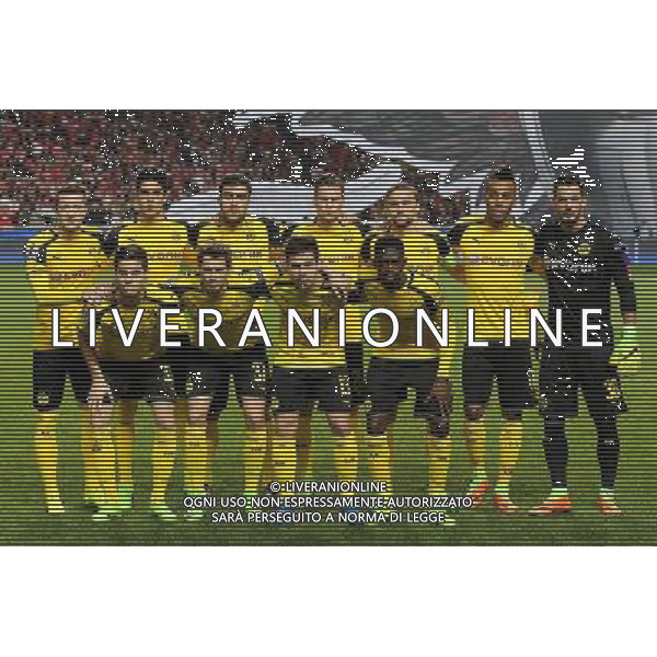 firo : 14.02.2017, Fu§ball, Saison 2016/2017, UEFA, Champions League, CL, CHL, Benfica Lissabon - BVB, Borussia Dortmund 1:0 Team, Mannschaft, Teamfoto, Mannschaftsfoto BVB $worldrights,Es gelten unsere AGB, einsehbar auf www.firosportphoto.de, copyright by firo sportphoto: Coesfelder Str. 207 D-48249 DŸlmen www.firosportphoto.de mail@firosportphoto.de (V o l k s b a n k B o c h u m - W i t t e n ) BLZ.: 430 601 29 Kt. Nr.: 341 117 100 Tel:Ê +49-2594-9916004 Fax:Ê+49-2594-9916005 AG ALDO LIVERANI SAS ONLY ITALY