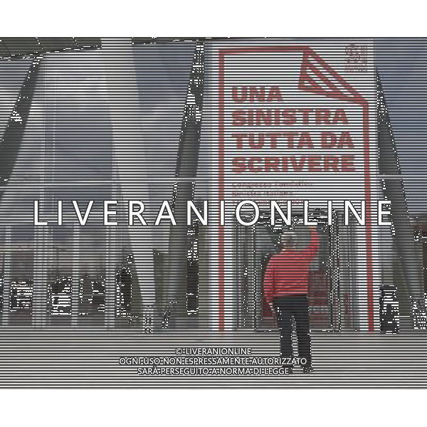 Rimini - 17/02/2017 Congresso Nazionale Fondativo di Sinistra Italiana nella foto: un simpatizzante durante il saluto comunista Â©Claudio Zamagni/Agenzia Aldo Liverani / AGENZIA ALDO LIVERANI SAS