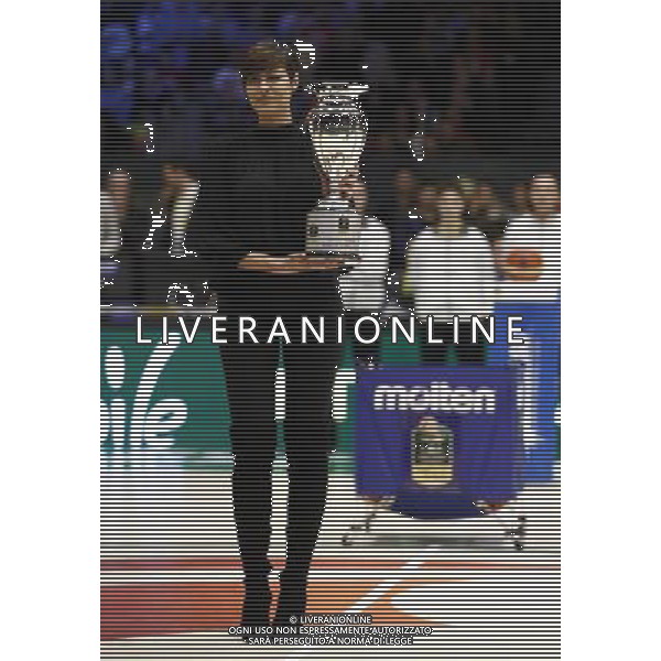 Poste Mobile Final Eight 18/02/2017 Grissin Bon Reggio Emilia - EA7 Emporio Armani Milano nella foto: ALICE SABATINI CON LA COPPA ©Claudio Zamagni/Agenzia Aldo Liverani ALICE SABATINI with cup during Poste Mobile Final Eight Italian Basketball Cup 2017 - Grissin Bon Reggio Emilia against EA7 Emporio Armani Milano at Rimini Fiera, on February 18, 2017 photo credit by Claudio Zamagni/Aldo Liverani Photo Agency
