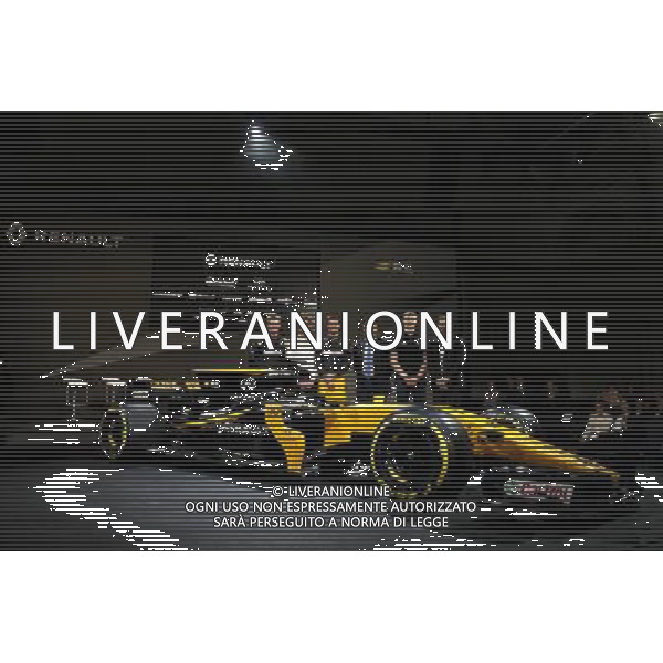(L to R): Nico Hulkenberg (GER) Renault Sport F1 Team with Pepijn Richter, Microsoft Director of Product Marketing; Jolyon Palmer (GBR) Renault Sport F1 Team; Mandhir Singh, Castol COO; Sergey Sirotkin (RUS) Renault Sport F1 Team Third Driver; Tommaso Volpe, Infiniti Global Director of Motorsport, and the Renault Sport F1 Team RS17. 21.02.2017. Renault Sport Formula One Team RS17 Launch, Royal Horticultural Society Headquarters, London, England. - www.xpbimages.com, EMail: requests@xpbimages.com - copy of publication required for printed pictures. Every used picture is fee-liable. © Copyright: Moy / XPB Images AG ALDO LIVERANI SAS