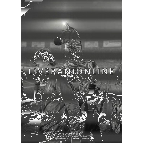 TORINO 16-01-1985 FINALE DI SUPERCOPPA EUROPEA JUVENTUS LIVERPOOL NELLA FOTO ZBIGNEW BONIEK A FINE GARA CON LA MAGLIA DEL LIVERPOOL AG ALDO LIVERANI SAS