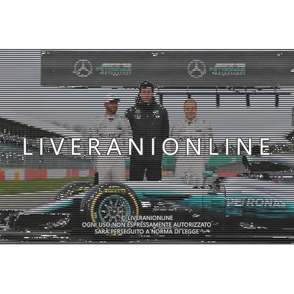 (L to R): Lewis Hamilton (GBR) Mercedes AMG F1; Toto Wolff (GER) Mercedes AMG F1 Shareholder and Executive Director; Valtteri Bottas (FIN) Williams, with the Mercedes AMG F1 W08. 23.02.2017. Mercedes AMG F1 W08 Launch, Silverstone, England. - www.xpbimages.com, EMail: requests@xpbimages.com - copy of publication required for printed pictures. Every used picture is fee-liable. © Copyright: Moy / XPB Images AG ALDO LIVERANI SAS