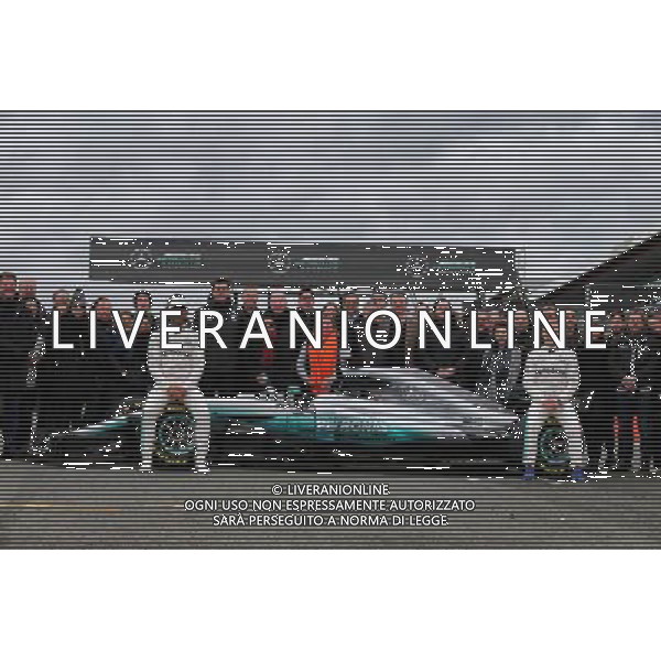 (L to R): Lewis Hamilton (GBR) Mercedes AMG F1 and Valtteri Bottas (FIN) Mercedes AMG F1 with the Mercedes AMG F1 W08 and guests. 23.02.2017. Mercedes AMG F1 W08 Launch, Silverstone, England. - www.xpbimages.com, EMail: requests@xpbimages.com - copy of publication required for printed pictures. Every used picture is fee-liable. © Copyright: Moy / XPB Images AG ALDO LIVERANI SAS