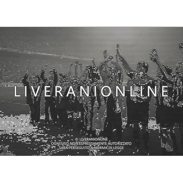 11-05-1994 MILANO FINALE DI COPPA UEFA INTER SALISBURGO NELLA FOTO I GIOCATORI DELL\'INTER FESTEGGIANO LA VITTORIA DELLA COPPA UEFA AG ALDO LIVERANI SAS
