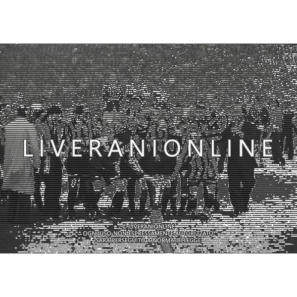 11-05-1994 MILANO FINALE DI COPPA UEFA INTER SALISBURGO NELLA FOTO I GIOCATORI DELL\'INTER FESTEGGIANO LA VITTORIA CON LA COPPA UEFA AG ALDO LIVERANI SAS