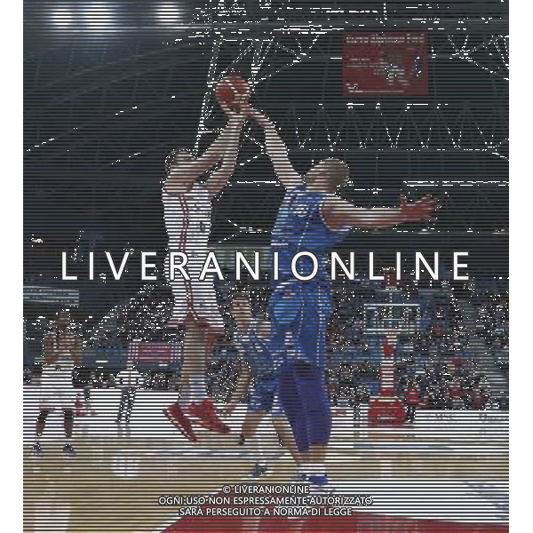 Lega Basket serie A 26/02/2017 Consultinvest Pesaro - Banco di Sardegna Sassari nella foto: GIULIO GAZZOTTI Lydeka Tautvydas Â©Claudio Zamagni/Agenzia Aldo Liverani / AGENZIA ALDO LIVERANI SAS - Consultinvest Pesaro - Banco di Sardegna Sassari Campionato Lega Basket serie A 26/02/2017