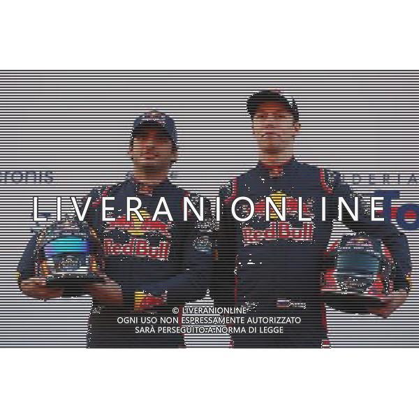 (L to R): Carlos Sainz Jr (ESP) Scuderia Toro Rosso with team mate Daniil Kvyat (RUS) Scuderia Toro Rosso. 26.02.2017. Formula One Testing, Preparations, Barcelona, Spain. Sunday. AG ALDO LIVERANI SAS 