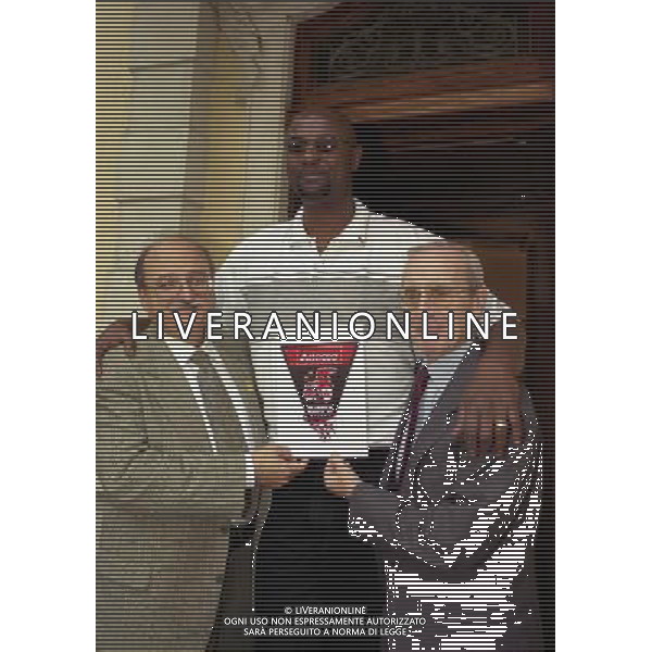 MILANO 30-09-1999 SEDE OLIMPIA MILANO BASKET NELLA FOTO PASQUALE CAPUTO PRESIDENTE OLIMPIA MILANO CON DAN PETERSON E JOE BRYANT AG ALDO LIVERANI SAS