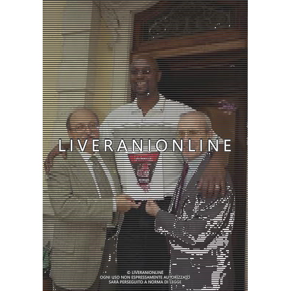 MILANO 30-09-1999 SEDE OLIMPIA MILANO BASKET NELLA FOTO PASQUALE CAPUTO PRESIDENTE OLIMPIA MILANO CON DAN PETERSON E JOE BRYANT AG ALDO LIVERANI SAS
