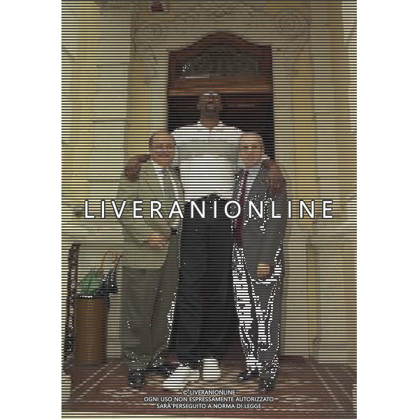 MILANO 30-09-1999 SEDE OLIMPIA MILANO BASKET NELLA FOTO PASQUALE CAPUTO PRESIDENTE OLIMPIA MILANO CON DAN PETERSON E JOE BRYANT AG ALDO LIVERANI SAS