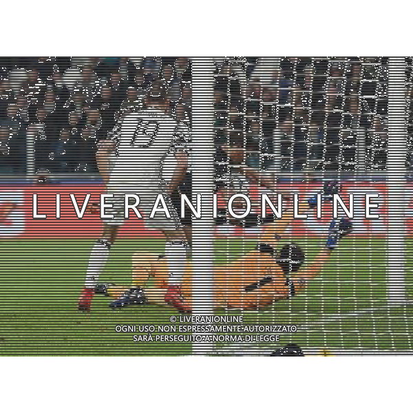 UEFA Champions League 2016/2017 Ottavi di Finale Ritorno Torino - 14.03.2017 Juventus-Porto Nella Foto:il fallo di mano di maxi pereira su tiro di higuain per il rigore della juventus /Ph.Vitez-Ag. Aldo Liverani