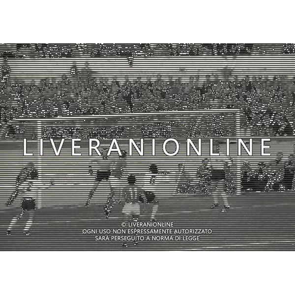 ROMA STADIO OLIMPICO 26-02-1974-AMICHEVOLE ITALIA GERMANIA OVEST NELLA FOTO COLPO TESTA ROMEO BENETTI AG ALDO LIVERANI SAS
