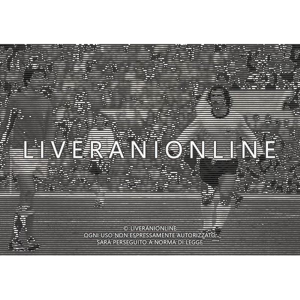 ROMA STADIO OLIMPICO 26-02-1974-AMICHEVOLE ITALIA GERMANIA OVEST NELLA FOTO GIANNI RIVERA E GERD MULLER AG ALDO LIVERANI SAS