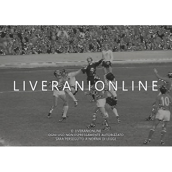 ROMA STADIO OLIMPICO 26-02-1974-AMICHEVOLE ITALIA GERMANIA OVEST NELLA FOTO AZIONE DI GIOCO AG ALDO LIVERANI SAS