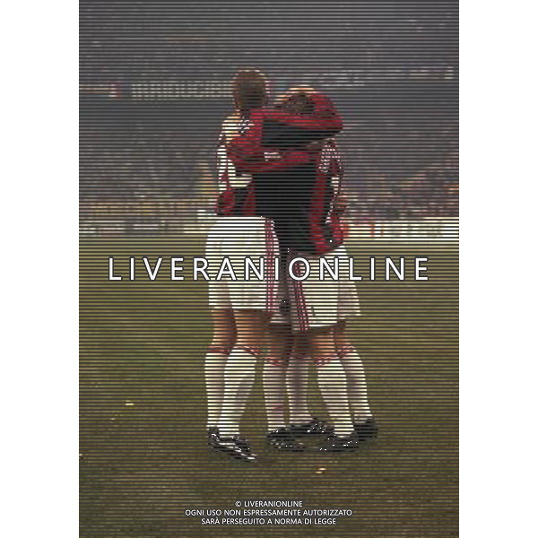 27-02-2000 MILANO COPPA ITALIA INTER MILAN NELLA FOTO ABBRACCI GIOCATORI MILAN AG ALDO LIVERANI SAS 