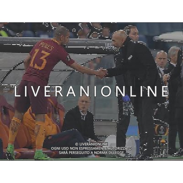 UEFA Europa League 2016/2017 Ottavi di Finale Ritorno Roma - 16.03.2017 Roma-Olympique Lyon Nella Foto:bruno peres e luciano spalletti stretta di mano /Ph.Vitez-Ag. Aldo Liverani