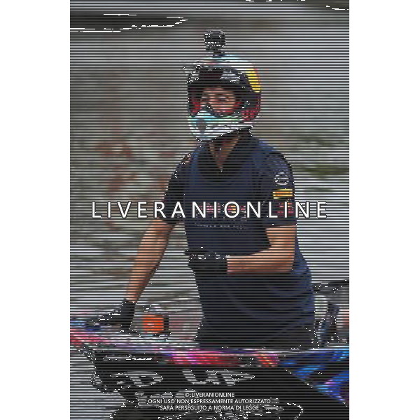 Daniel Ricciardo (AUS) Red Bull Racing dinghy racing on the Yarra River. 22.03.2017. Formula 1 World Championship, Rd 1, Australian Grand Prix, Albert Park, Melbourne, Australia, Preparation Day. AG ALDO LIVERANI SAS ONLY ITALY