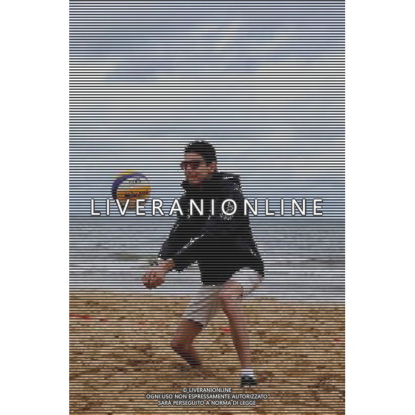 Esteban Ocon (FRA) Sahara Force India F1 Team plays volleyball on Brighton Beach. 22.03.2017. Formula 1 World Championship, Rd 1, Australian Grand Prix, Albert Park, Melbourne, Australia, Preparation Day. AG ALDO LIVERANI SAS ONLY ITALY