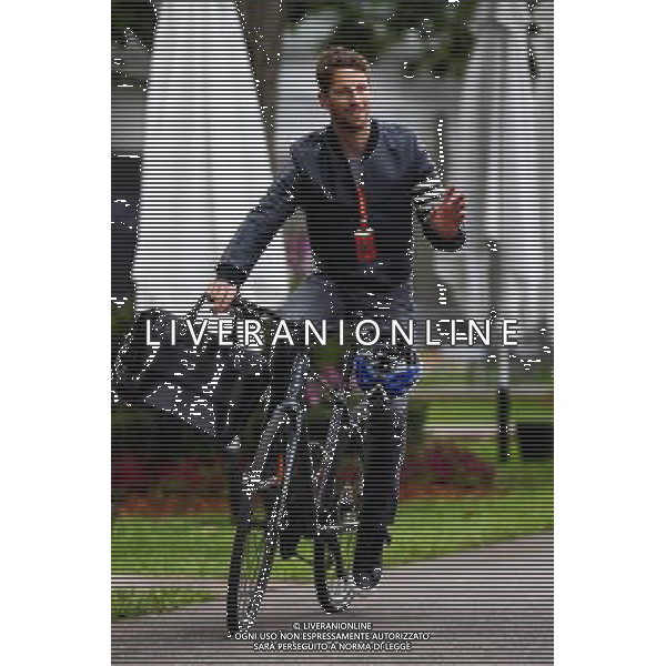 Romain Grosjean (FRA) Haas F1 Team on his bicycle in the paddock. 22.03.2017. Formula 1 World Championship, Rd 1, Australian Grand Prix, Albert Park, Melbourne, Australia, Preparation Day. AG ALDO LIVERANI SAS ONLY ITALY