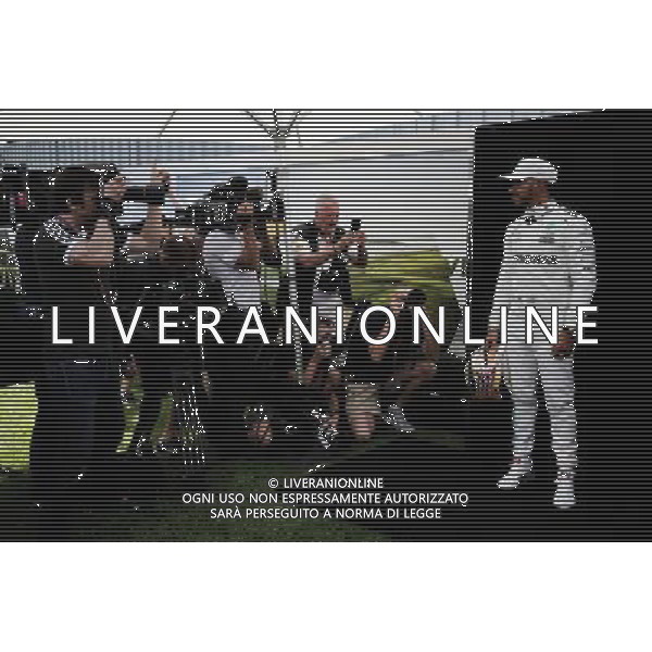 Lewis Hamilton (GBR) Mercedes AMG F1 with photographers. 23.03.2017. Formula 1 World Championship, Rd 1, Australian Grand Prix, Albert Park, Melbourne, Australia, Preparatio AG ALDO LIVERANI SAS ONLY ITALY