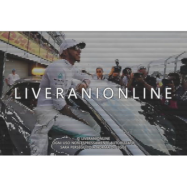 Lewis Hamilton (GBR) Mercedes AMG F1 celebrates his pole position in parc ferme. 25.03.2017. Formula 1 World Championship, Rd 1, Australian Grand Prix, Albert Park, Melbourne, Australia, Qualifying Day. ONLY ITALY AG ALDO LIVERANI SAS
