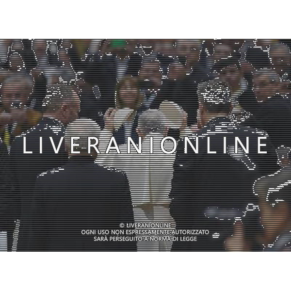 Visita Pastorale di sua Santita\' Papa Francesco a Milano Milano - 25.03.2017 Nella Foto:Sua Santita\' Papa Francesco nel Duomo di Milano scambia il cappello con un fedele /Ph.Vitez-Ag. Aldo Liverani