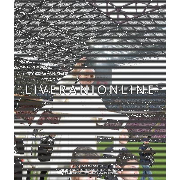 Visita Pastorale di sua Santita\' Papa Francesco a Milano Milano - 25.03.2017 Nella Foto:sua Santitaâ€™ Papa Francesco incontra i cresimandi allo stadio San Siro di Milano /Ph.Vitez-Ag. Aldo Liverani