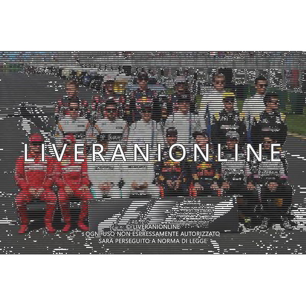 The drivers\' start of season group photograph. 26.03.2017. Formula 1 World Championship, Rd 1, Australian Grand Prix, Albert Park, Melbourne, Australia, Race Day. ONLY ITALY AG ALDO LIVERANI SAS