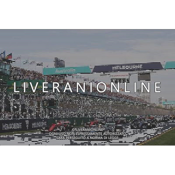 Lewis Hamilton (GBR) Mercedes AMG F1 W08 leads at the start of the race. 26.03.2017. Formula 1 World Championship, Rd 1, Australian Grand Prix, Albert Park, Melbourne, Australia, Race Day. ONLY ITALY AG ALDO LIVERANI SAS