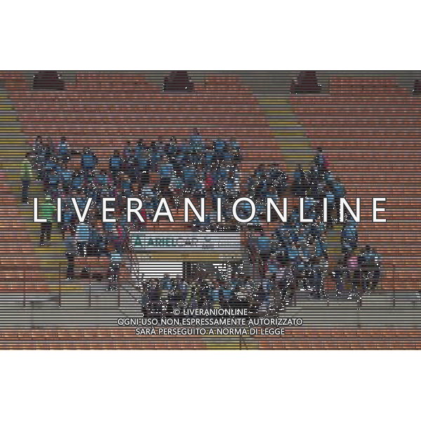 Milano ( MI ) 25/03/2017 Stadio San Siro il Papa incontra i cresimandi e cresimati Nella foto: I fedeli prendono posto all\'interno dello stadio PH Lauro Montagnini / AGENZIA ALDO LIVERANI SAS Visita Pastorale di sua Santita\' Papa Francesco a Milano che incontra i cresimandi allo stadio San Siro 25.03.2017