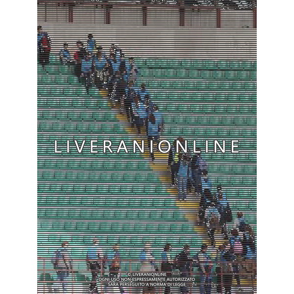 Milano ( MI ) 25/03/2017 Stadio San Siro il Papa incontra i cresimandi e cresimati Nella foto: I fedeli prendono posto all\'interno dello stadio PH Lauro Montagnini / AGENZIA ALDO LIVERANI SAS Visita Pastorale di sua Santita\' Papa Francesco a Milano che incontra i cresimandi allo stadio San Siro 25.03.2017