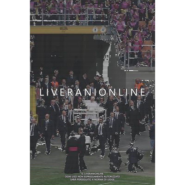 Milano ( MI ) 25/03/2017 Stadio San Siro il Papa incontra i cresimandi e cresimati Nella foto: Papa Francesco entra nello Stadio di San Siro PH Lauro Montagnini / AGENZIA ALDO LIVERANI SAS Visita Pastorale di sua Santita\' Papa Francesco a Milano che incontra i cresimandi allo stadio San Siro 25.03.2017