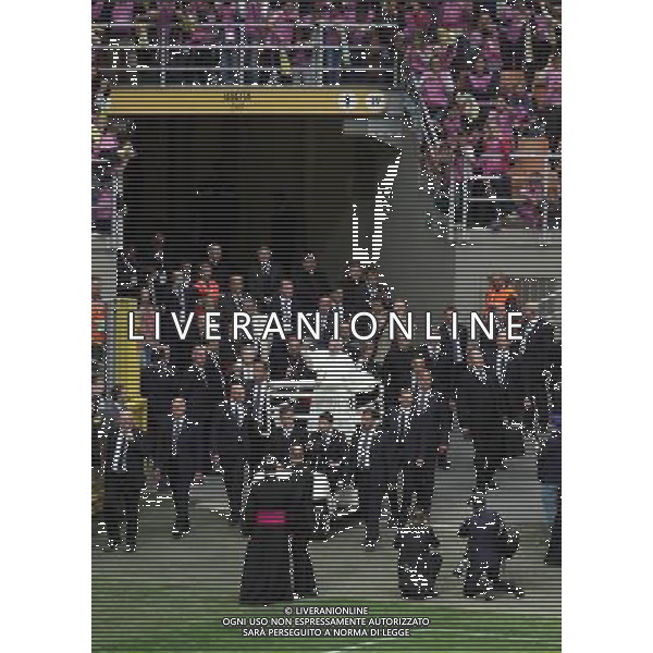 Milano ( MI ) 25/03/2017 Stadio San Siro il Papa incontra i cresimandi e cresimati Nella foto: Papa Francesco entra nello Stadio di San Siro PH Lauro Montagnini / AGENZIA ALDO LIVERANI SAS Visita Pastorale di sua Santita\' Papa Francesco a Milano che incontra i cresimandi allo stadio San Siro 25.03.2017