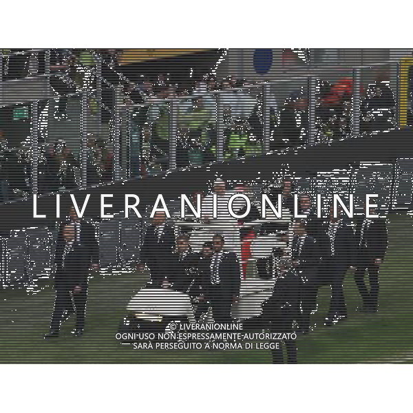 Milano ( MI ) 25/03/2017 Stadio San Siro il Papa incontra i cresimandi e cresimati Nella foto: Papa Francesco saluta i fedeli PH Lauro Montagnini / AGENZIA ALDO LIVERANI SAS Visita Pastorale di sua Santita\' Papa Francesco a Milano che incontra i cresimandi allo stadio San Siro 25.03.2017
