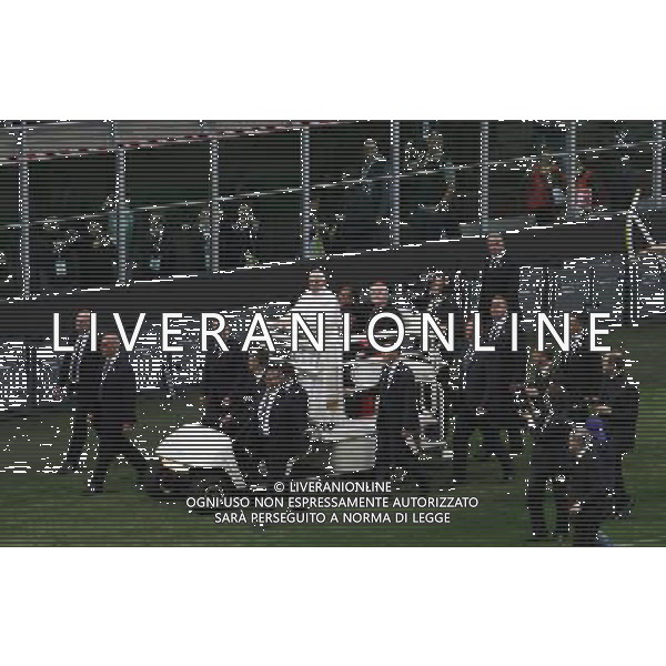 Milano ( MI ) 25/03/2017 Stadio San Siro il Papa incontra i cresimandi e cresimati Nella foto: Papa Francesco saluta i fedeli PH Lauro Montagnini / AGENZIA ALDO LIVERANI SAS Visita Pastorale di sua Santita\' Papa Francesco a Milano che incontra i cresimandi allo stadio San Siro 25.03.2017
