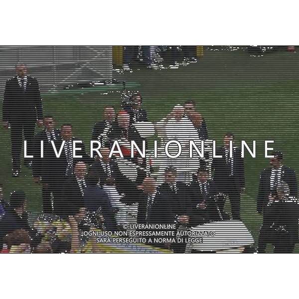 Milano ( MI ) 25/03/2017 Stadio San Siro il Papa incontra i cresimandi e cresimati Nella foto: Papa Francesco saluta i fedeli PH Lauro Montagnini / AGENZIA ALDO LIVERANI SAS Visita Pastorale di sua Santita\' Papa Francesco a Milano che incontra i cresimandi allo stadio San Siro 25.03.2017