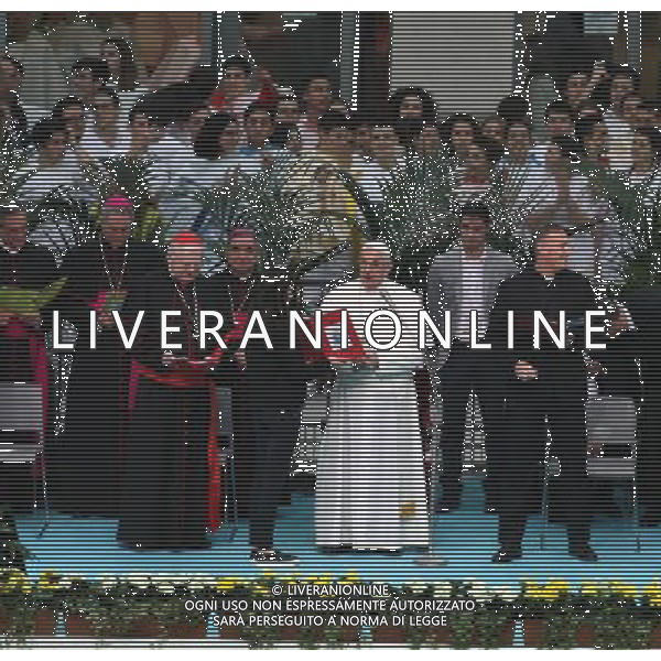 Milano ( MI ) 25/03/2017 Stadio San Siro il Papa incontra i cresimandi e cresimati Nella foto: Papa Francesco PH Lauro Montagnini / AGENZIA ALDO LIVERANI SAS Visita Pastorale di sua Santita\' Papa Francesco a Milano che incontra i cresimandi allo stadio San Siro 25.03.2017