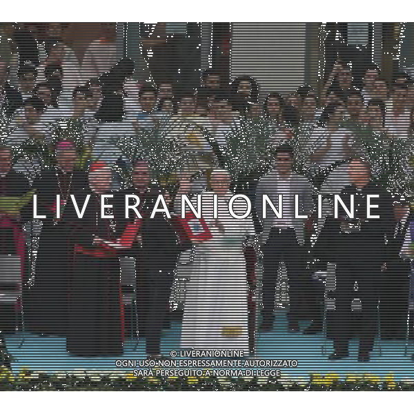 Milano ( MI ) 25/03/2017 Stadio San Siro il Papa incontra i cresimandi e cresimati Nella foto: Papa Francesco PH Lauro Montagnini / AGENZIA ALDO LIVERANI SAS Visita Pastorale di sua Santita\' Papa Francesco a Milano che incontra i cresimandi allo stadio San Siro 25.03.2017