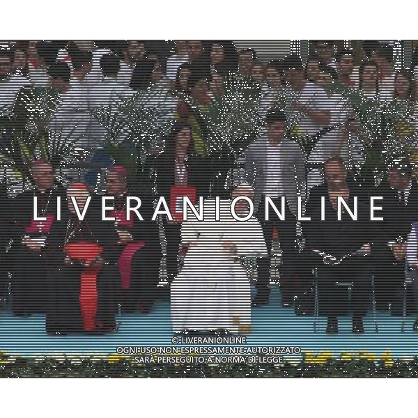 Milano ( MI ) 25/03/2017 Stadio San Siro il Papa incontra i cresimandi e cresimati Nella foto: Papa Francesco PH Lauro Montagnini / AGENZIA ALDO LIVERANI SAS Visita Pastorale di sua Santita\' Papa Francesco a Milano che incontra i cresimandi allo stadio San Siro 25.03.2017