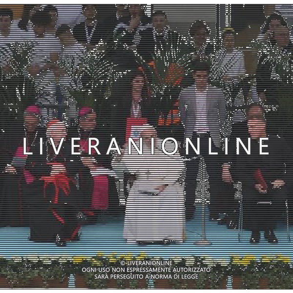 Milano ( MI ) 25/03/2017 Stadio San Siro il Papa incontra i cresimandi e cresimati Nella foto: Papa Francesco PH Lauro Montagnini / AGENZIA ALDO LIVERANI SAS Visita Pastorale di sua Santita\' Papa Francesco a Milano che incontra i cresimandi allo stadio San Siro 25.03.2017